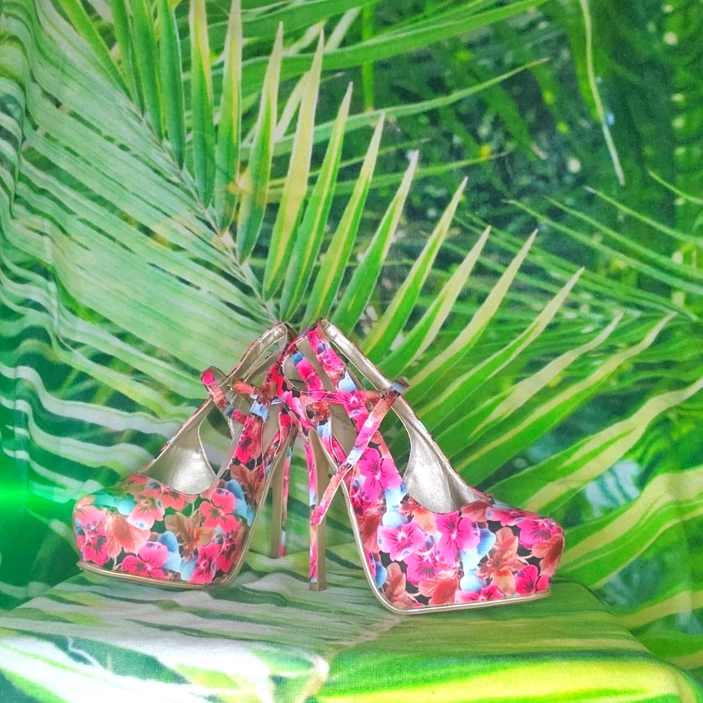 High heeled platform shoes